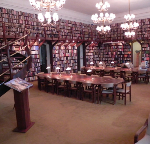 János Mogyoróssy Municipal Library (Mogyoróssy János Városi Könyvtár)