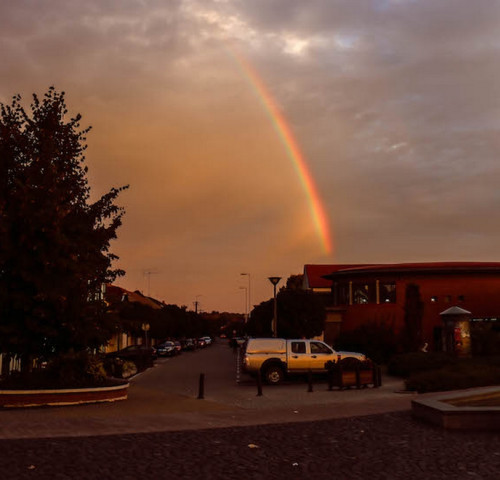Azon kellemes szinezetü ív