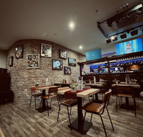 Romantika Bistro, Salon de Jocuri și Bar cu Muzică