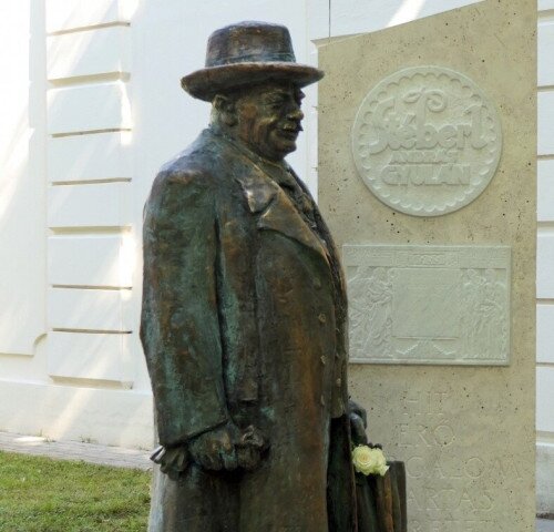 Statue of András Stéberl